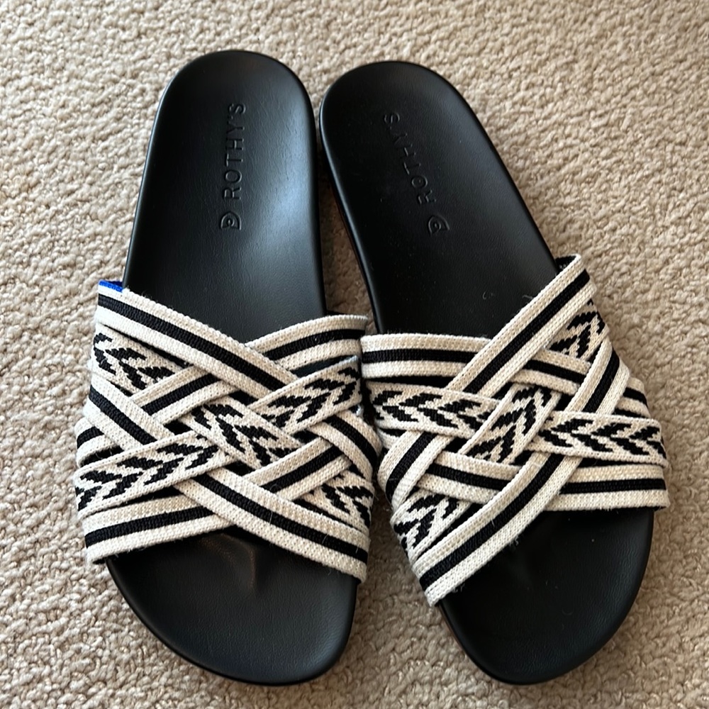 NWT Rothy’s Black and White Elastic Crisscross Slide Size 7